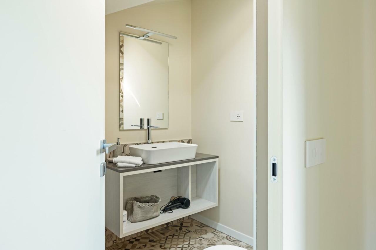 Renovated Penthouse Duomo & Via Torino Apartment Milan Exterior photo