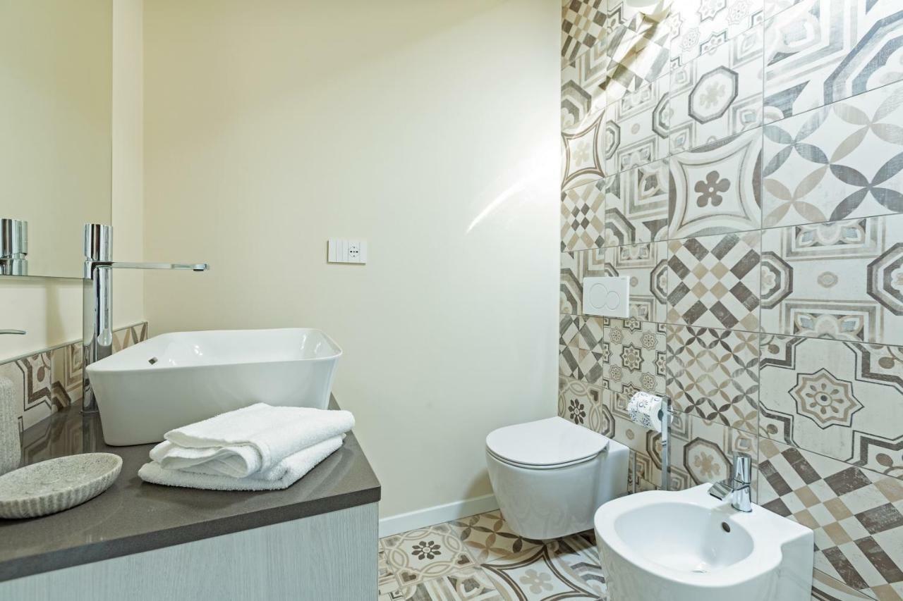 Renovated Penthouse Duomo & Via Torino Apartment Milan Exterior photo